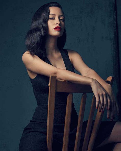 Christian Serratos bio: age, height, husband, baby,。